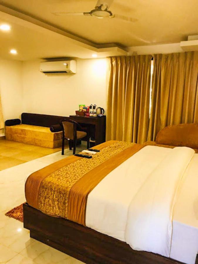 De Falcon Goa Beach Resort Candolim Dış mekan fotoğraf